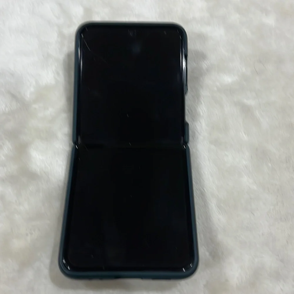 Cell phone new model samsung flip 4 , never used